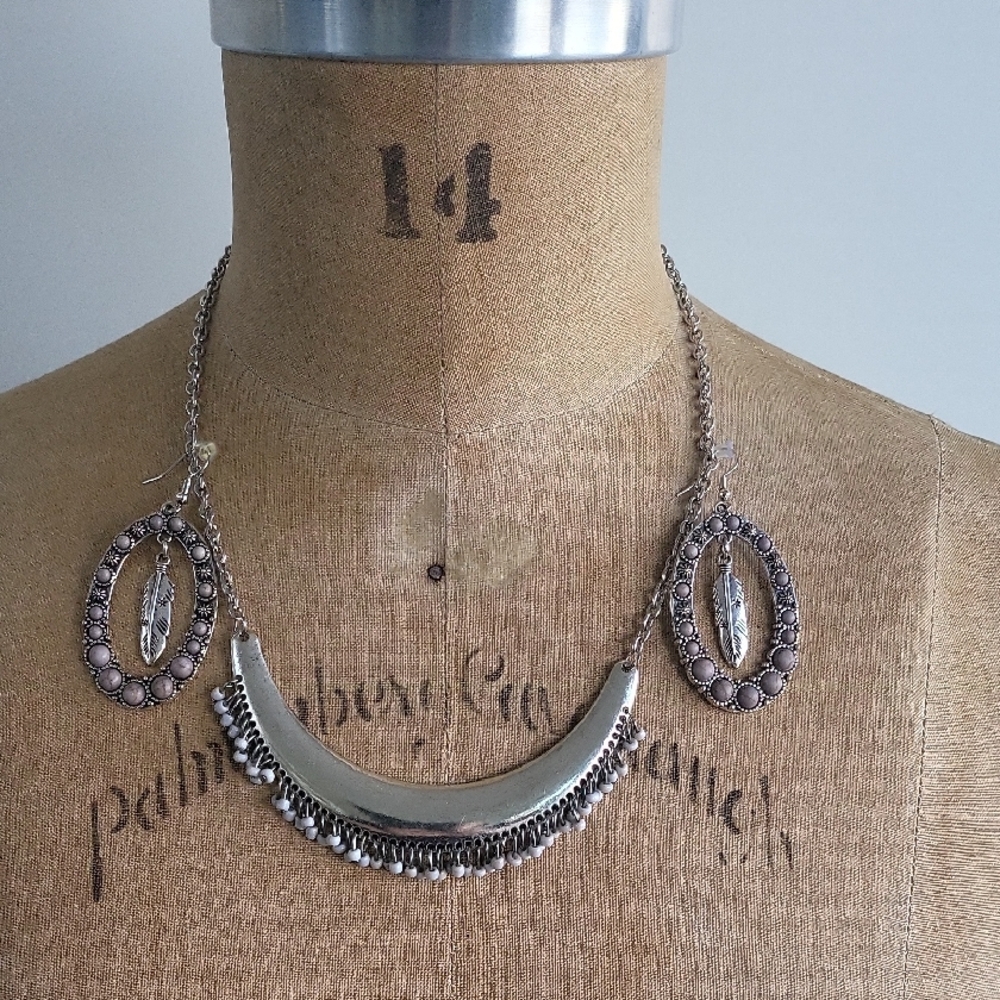 Purple and Silver Fashion Necklace and Earings